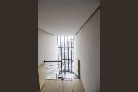 Escada de apartamento para alugar com 2 quartos, 150m² em Alphaville, Barueri