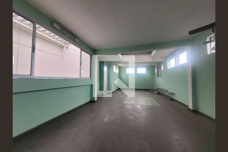 Casa à venda com 3 quartos, 240m² em Vila Marari, São Paulo