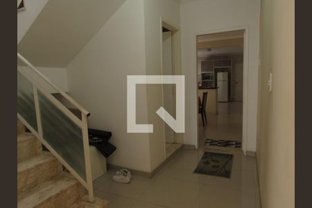 Hall da Escada de casa à venda com 3 quartos, 217m² em Bela Vista, Osasco