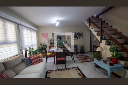 Sala de casa de condomínio para alugar com 4 quartos, 191m² em Recreio dos Bandeirantes, Rio de Janeiro