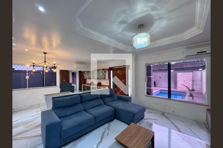 Sala de casa de condomínio para alugar com 5 quartos, 400m² em Recreio dos Bandeirantes, Rio de Janeiro