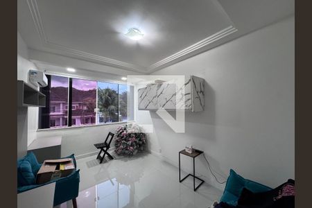 Quarto de casa de condomínio para alugar com 5 quartos, 400m² em Recreio dos Bandeirantes, Rio de Janeiro