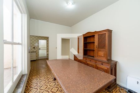 Sala de casa à venda com 3 quartos, 180m² em Nova Suíça, Belo Horizonte