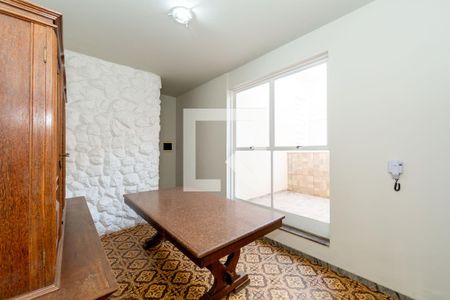 Sala de casa à venda com 3 quartos, 180m² em Nova Suíça, Belo Horizonte