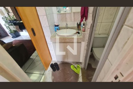 Banheiro  de apartamento à venda com 2 quartos, 43m² em Jardim Bom Clima, Guarulhos