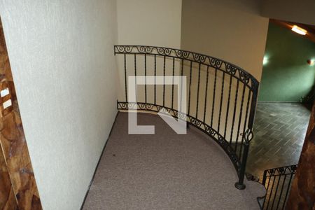 Escada de casa de condomínio para alugar com 5 quartos, 253m² em Parque Paulistano, Cotia