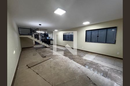 Sala de casa de condomínio para alugar com 4 quartos, 400m² em Recreio dos Bandeirantes, Rio de Janeiro
