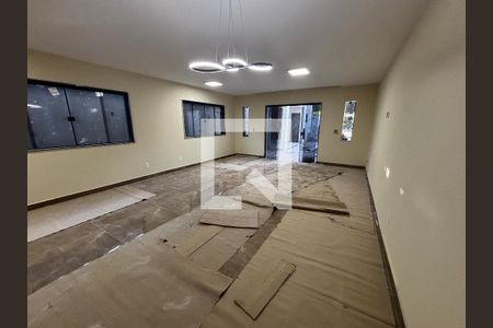Sala de casa de condomínio para alugar com 4 quartos, 400m² em Recreio dos Bandeirantes, Rio de Janeiro