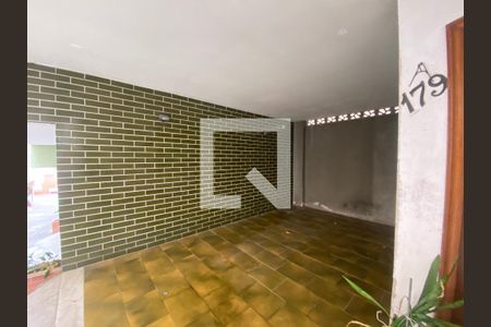 Garagem de casa à venda com 2 quartos, 85m² em Todos Os Santos, Rio de Janeiro