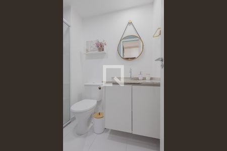 Banheiro Social de kitnet/studio para alugar com 1 quarto, 25m² em Pinheiros, São Paulo