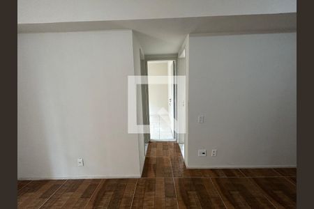 Corredor de apartamento para alugar com 2 quartos, 60m² em Praça Seca, Rio de Janeiro