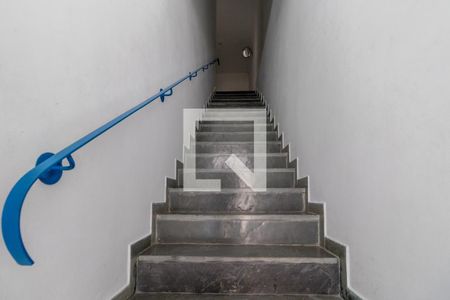 Escada de acesso de casa à venda com 2 quartos, 65m² em Vila Ivone, São Paulo