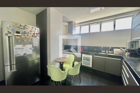 Apartamento à venda com 4 quartos, 175m² em Funcionários, Belo Horizonte