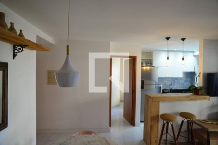 Sala de apartamento para alugar com 2 quartos, 70m² em Barra da Tijuca, Rio de Janeiro