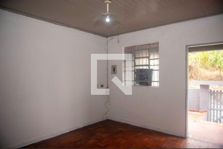 Sala de casa para alugar com 2 quartos, 120m² em Centro, Itaquaquecetuba