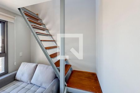 Escada de apartamento para alugar com 1 quarto, 40m² em Ipiranga, São Paulo