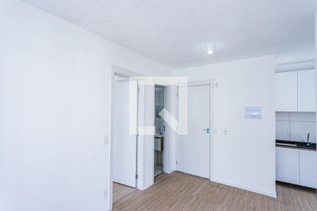Sala, cozinha e área de serviço de apartamento para alugar com 2 quartos, 38m² em Vila Barreto, São Paulo