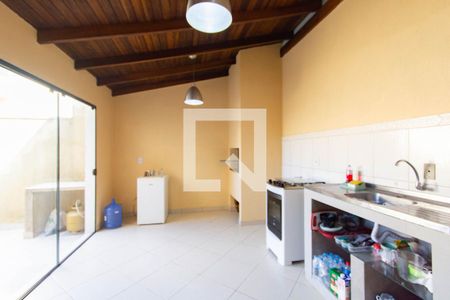 Cozinha de casa de condomínio à venda com 3 quartos, 100m² em Harmonia, Canoas