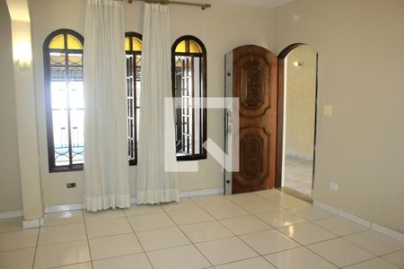 Sala de casa para alugar com 4 quartos, 400m² em Jardim Vila Galvao, Guarulhos