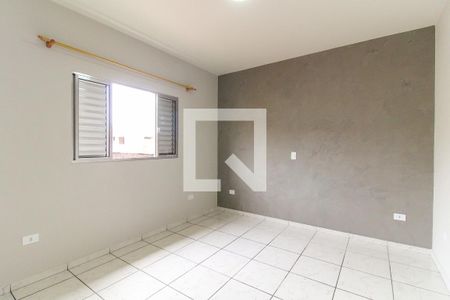 Quarto 2 de casa para alugar com 2 quartos, 80m² em Jardim Rosina, São Paulo