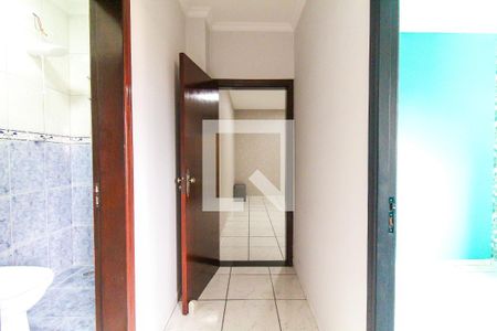 Hall de casa para alugar com 2 quartos, 80m² em Jardim Rosina, São Paulo