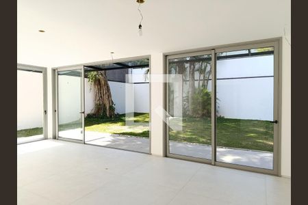 Sala de casa à venda com 4 quartos, 504m² em Alto de Pinheiros, São Paulo