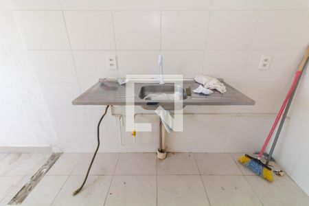 Sala/Cozinha de apartamento à venda com 2 quartos, 33m² em Vila Carmosina, São Paulo