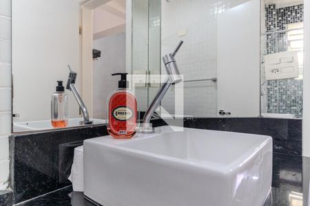 Banheiro de kitnet/studio para alugar com 1 quarto, 42m² em Vila Buarque, São Paulo
