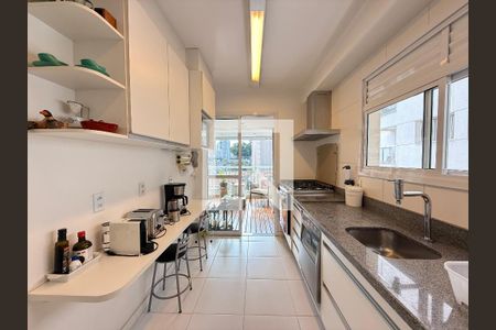 Cozinha de apartamento à venda com 2 quartos, 105m² em Vila Olímpia, São Paulo