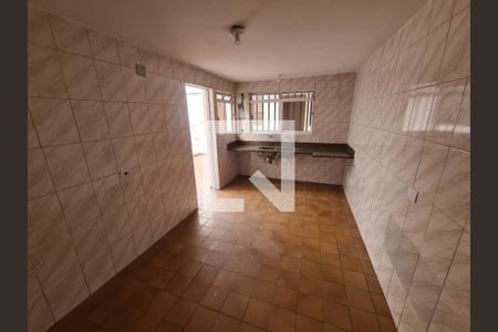 Casa à venda com 5 quartos, 230m² em Vila Cordeiro, São Paulo