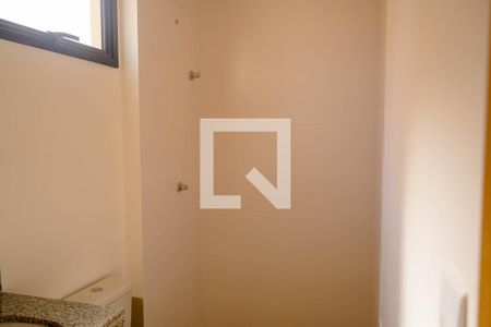 Banheiro da Suíte 1 de casa de condomínio para alugar com 3 quartos, 164m² em Conjunto Residencial Storil, Aparecida de Goiânia