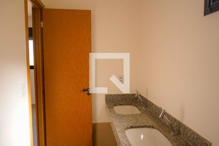 Banheiro da Suíte 1 de casa de condomínio para alugar com 3 quartos, 164m² em Conjunto Residencial Storil, Aparecida de Goiânia