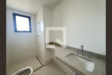 Banheiro de apartamento à venda com 3 quartos, 144m² em Campo Belo, São Paulo