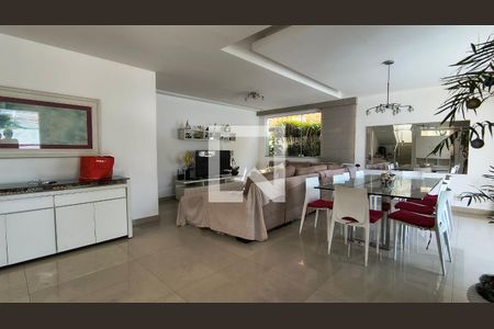 Sala de casa de condomínio à venda com 3 quartos, 280m² em Vargem Pequena, Rio de Janeiro