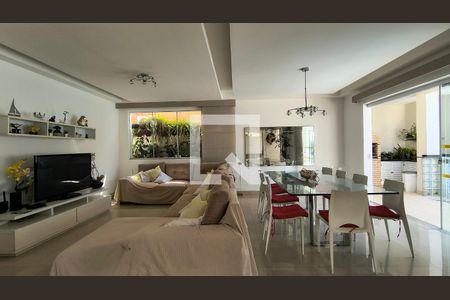 Sala de casa à venda com 3 quartos, 280m² em Vargem Pequena, Rio de Janeiro