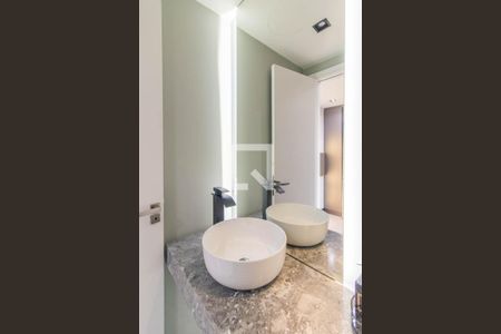 Lavabo de apartamento para alugar com 1 quarto, 45m² em Azenha, Porto Alegre