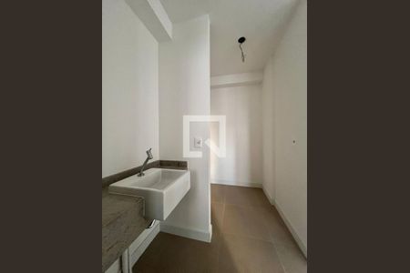 Banheiro de kitnet/studio para alugar com 1 quarto, 47m² em Centro, Campinas