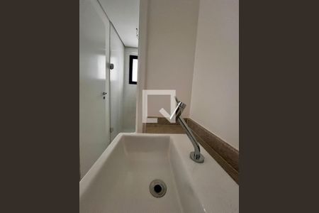 Banheiro de kitnet/studio para alugar com 1 quarto, 47m² em Centro, Campinas