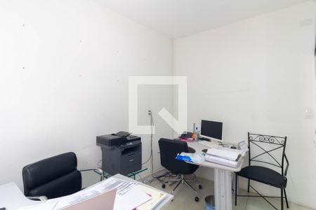 Escritório de casa à venda com 2 quartos, 180m² em Vila Carmosina, São Paulo