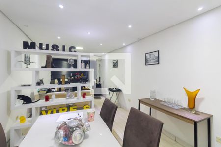 Quarto 2 de casa à venda com 2 quartos, 180m² em Vila Carmosina, São Paulo
