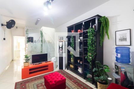 Sala de casa à venda com 2 quartos, 180m² em Vila Carmosina, São Paulo