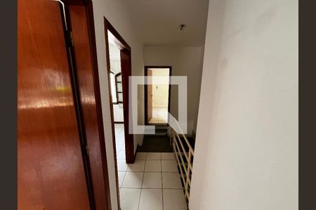 Corredor de casa à venda com 3 quartos, 240m² em Vila Ester (zona Norte), São Paulo