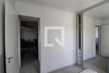 Quarto 1 de apartamento para alugar com 2 quartos, 59m² em Humaitá, Porto Alegre