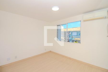 Suíte 1 de casa de condomínio à venda com 2 quartos, 103m² em Humaitá, Porto Alegre