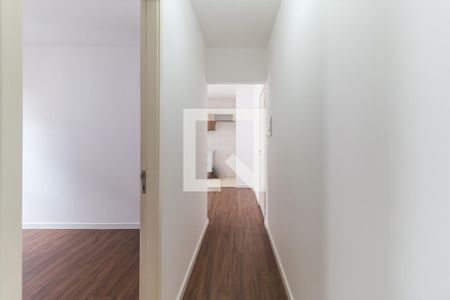Corredor de apartamento para alugar com 2 quartos, 52m² em Biritiba, Poá