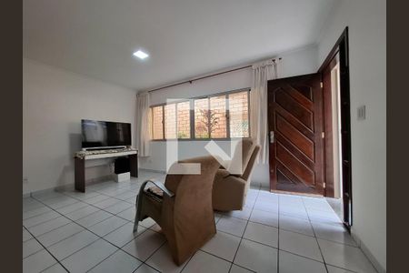 Sala de casa à venda com 4 quartos, 200m² em Jardim Luanda, São Paulo