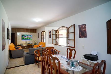 Sala de casa à venda com 3 quartos, 450m² em Serra Grande, Niterói