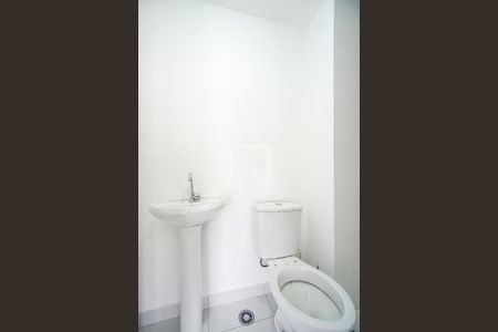 Banheiro de apartamento para alugar com 2 quartos, 35m² em Guaiaúna, São Paulo