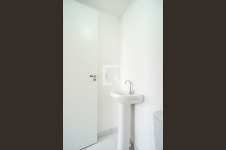 Banheiro de apartamento para alugar com 2 quartos, 35m² em Guaiaúna, São Paulo