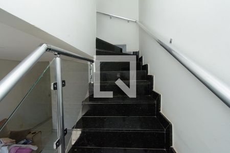 Escada de casa de condomínio à venda com 3 quartos, 150m² em Inconfidentes, Contagem